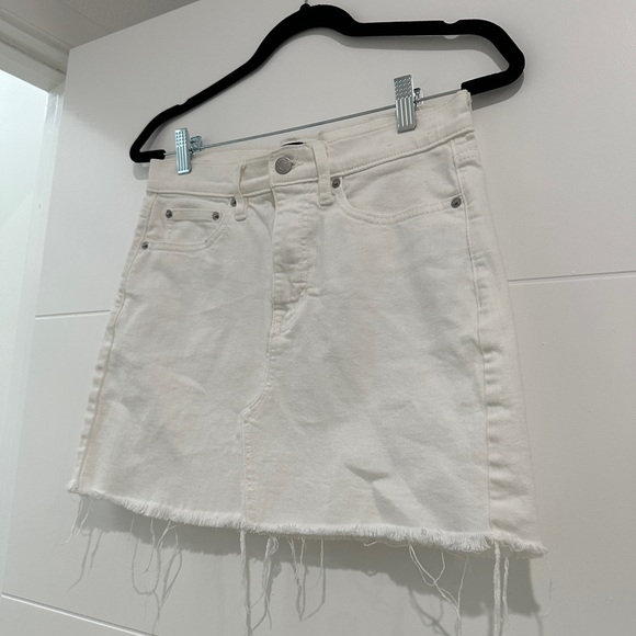 Calvin Klein White Denim Mini Skirt High Rise Frayed Hem Summer | Size 26 - Picture 9 of 13